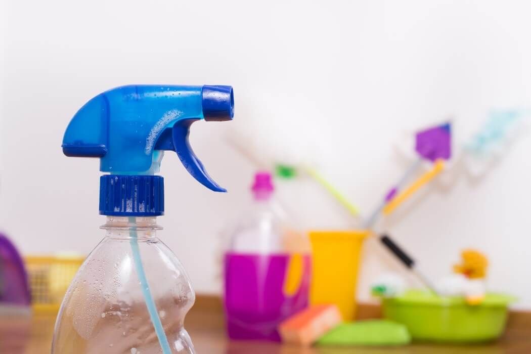 asociación color y aroma en productos de limpieza